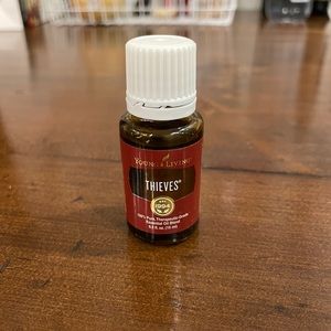 Young Living Essential Oil - Thieves 15 ml